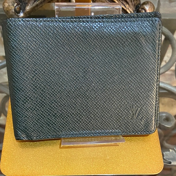 Louis Vuitton Textured Black Wallet - Picture 1 of 10
